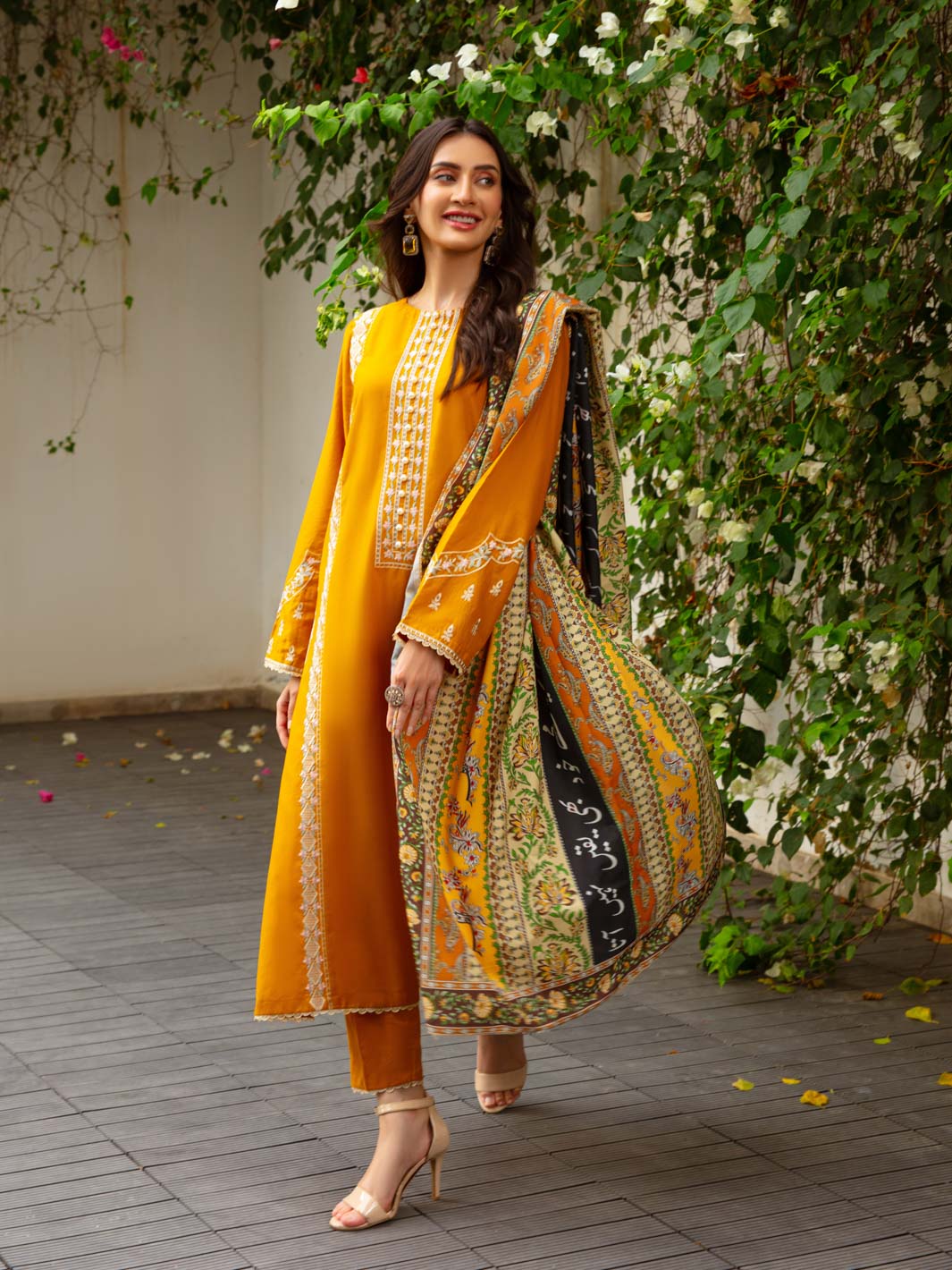 Phool Stripe Dupatta (Mustered)