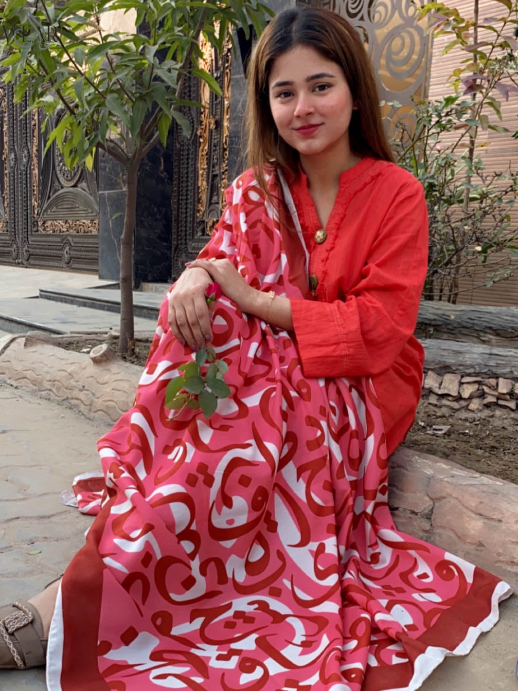 Hujoom Dupatta (reddish)