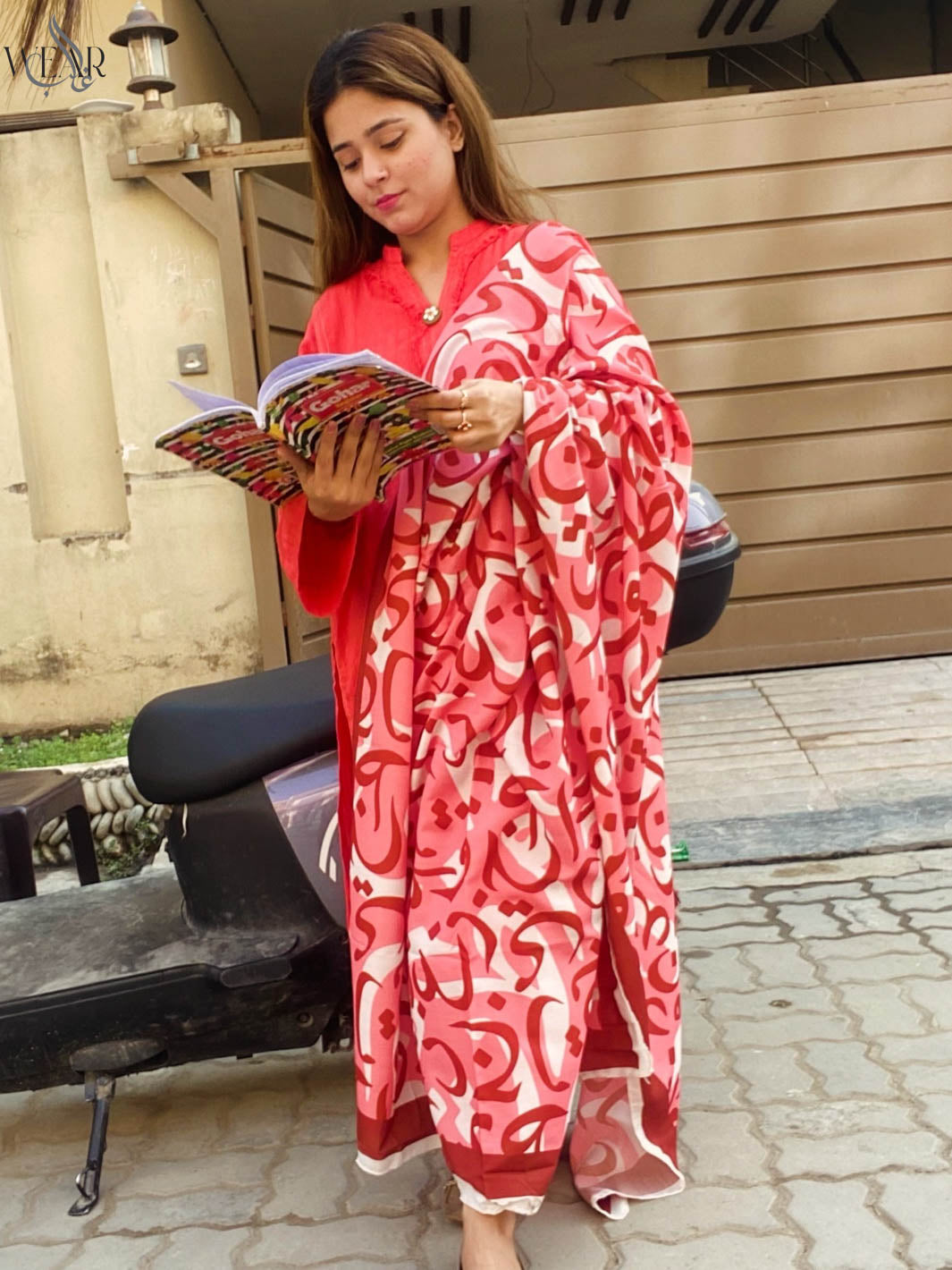 Hujoom Dupatta (reddish)