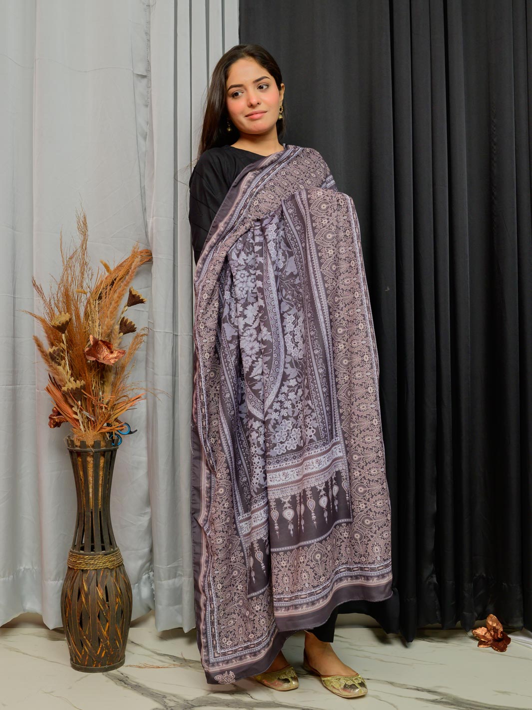 Mughal Darbar Dupatta (Black)