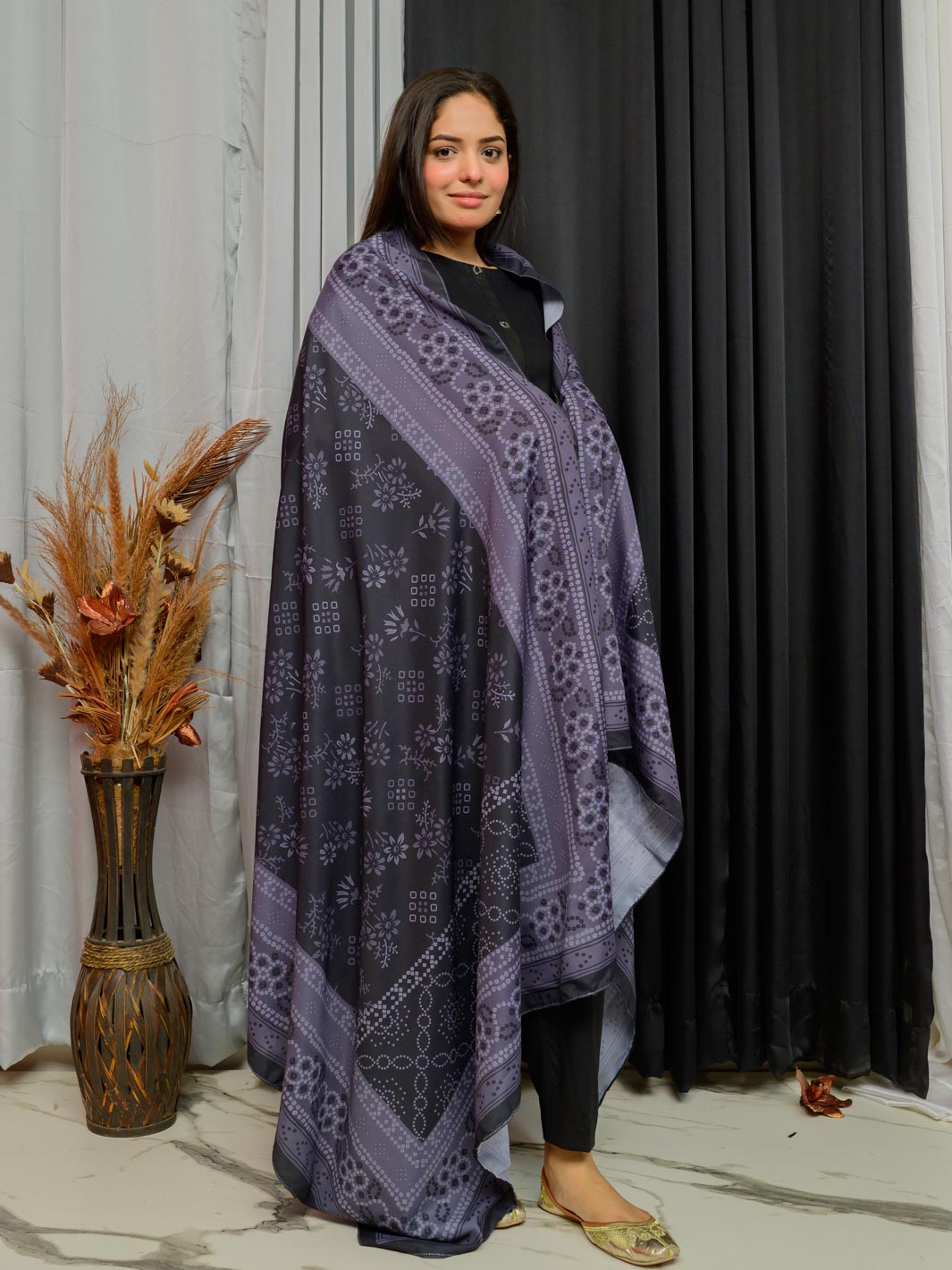 Chunri art Dupatta (Black)