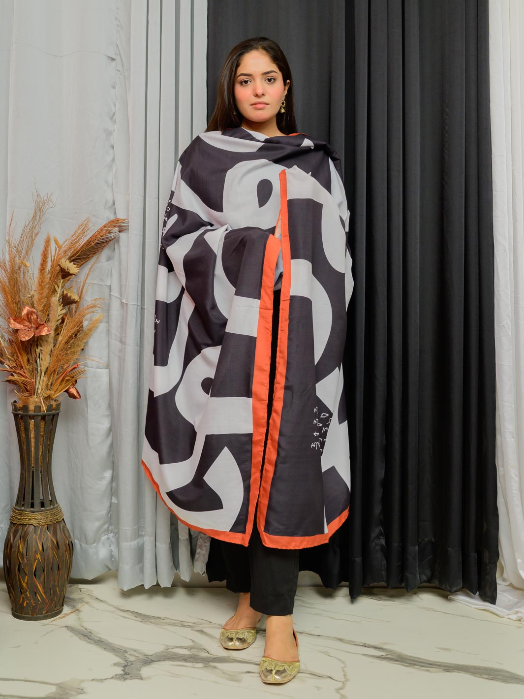 Bol Dupatta (Black)