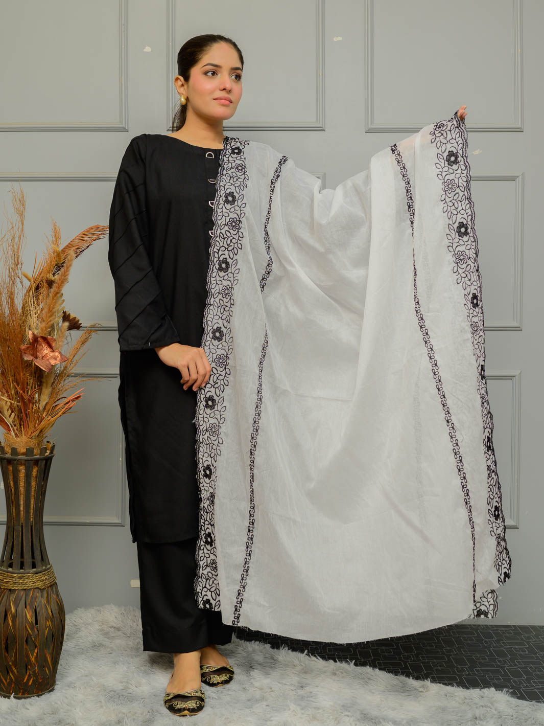 Pure Lawn Cutwork Dupatta (White&Black 002)