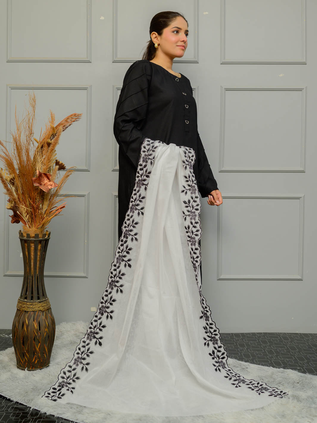 Pure Lawn Cutwork Dupatta (White&Black 004)