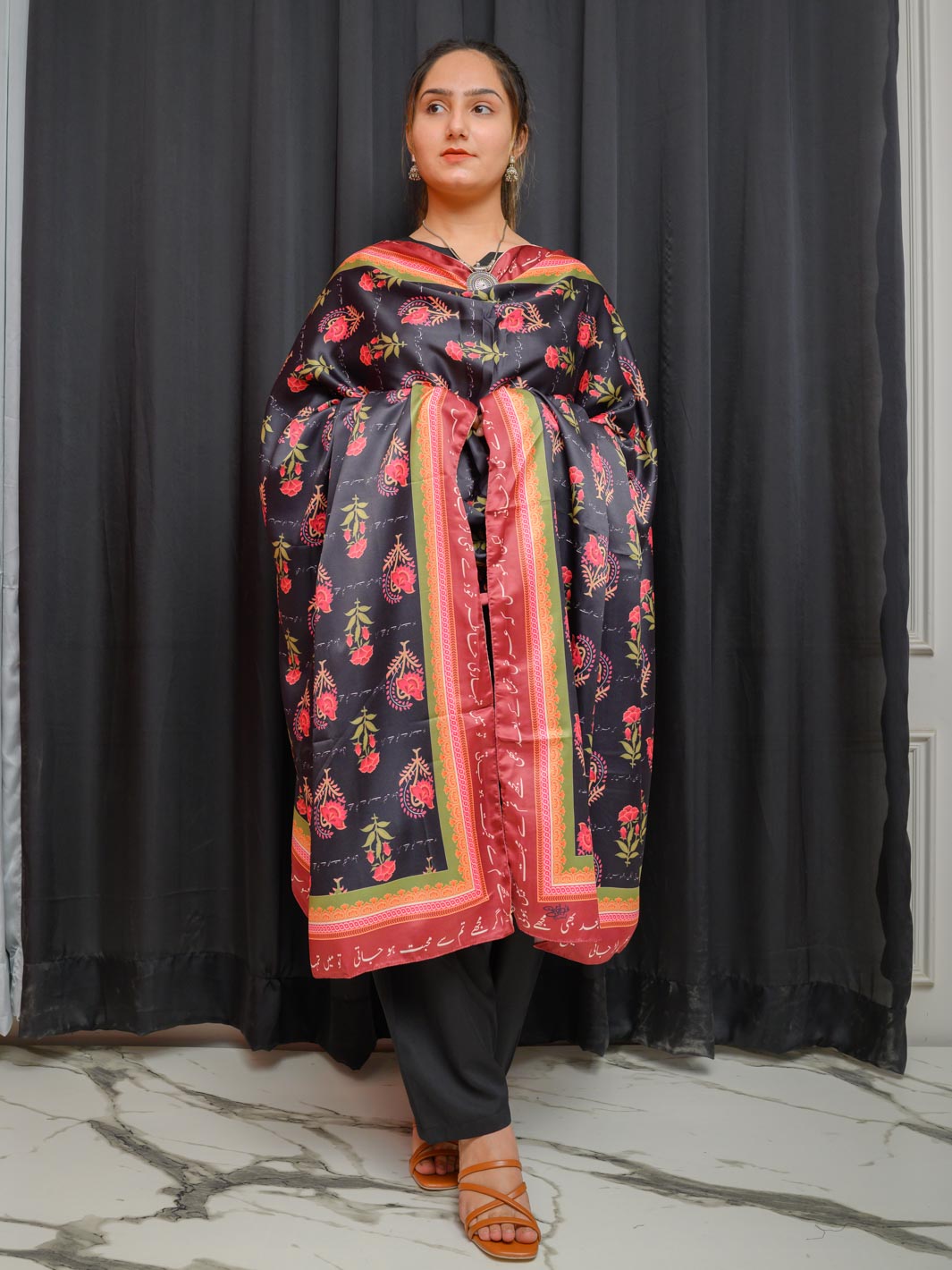 Khudse dupatta (Black)