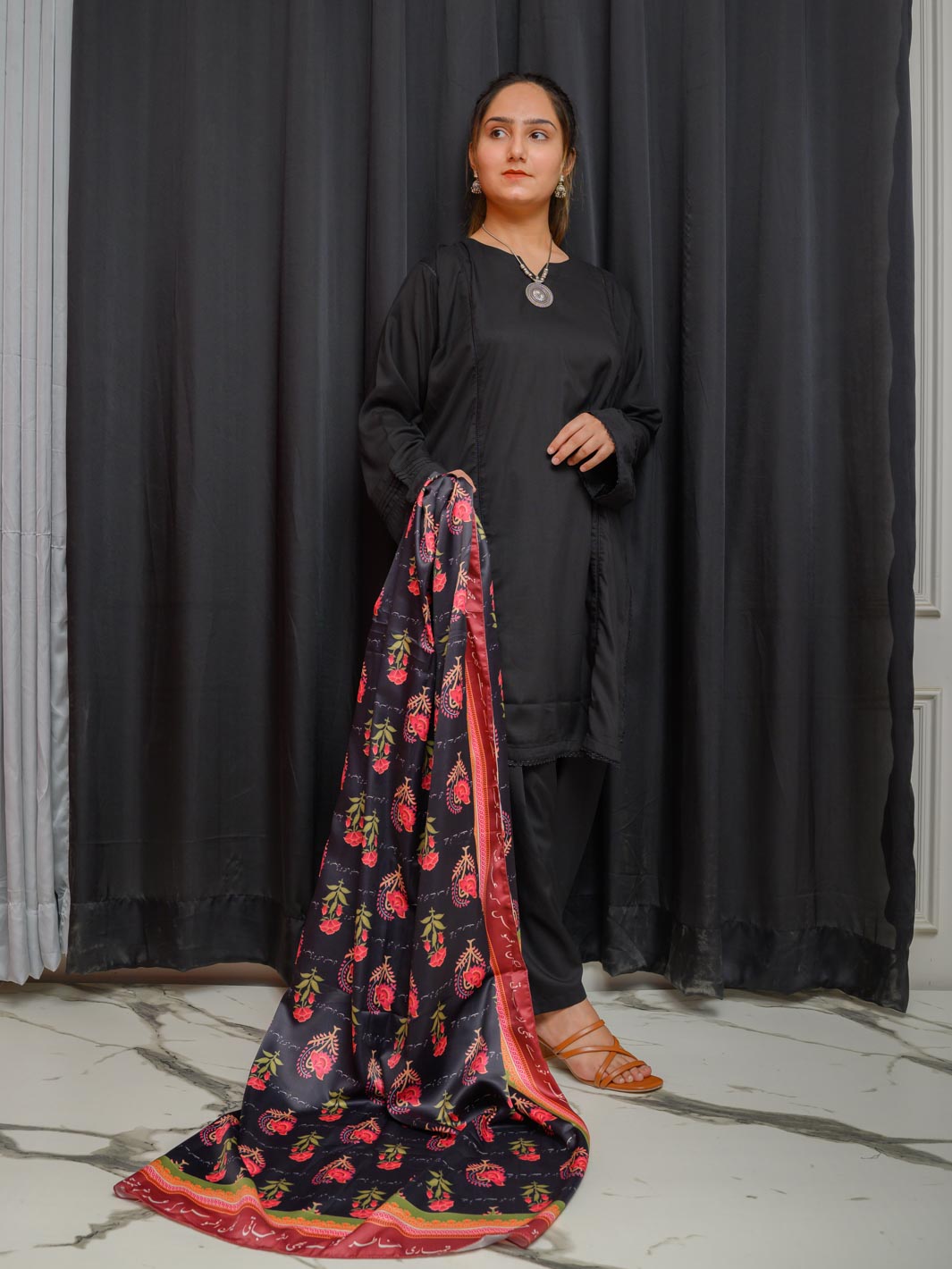 Khudse dupatta (Black)