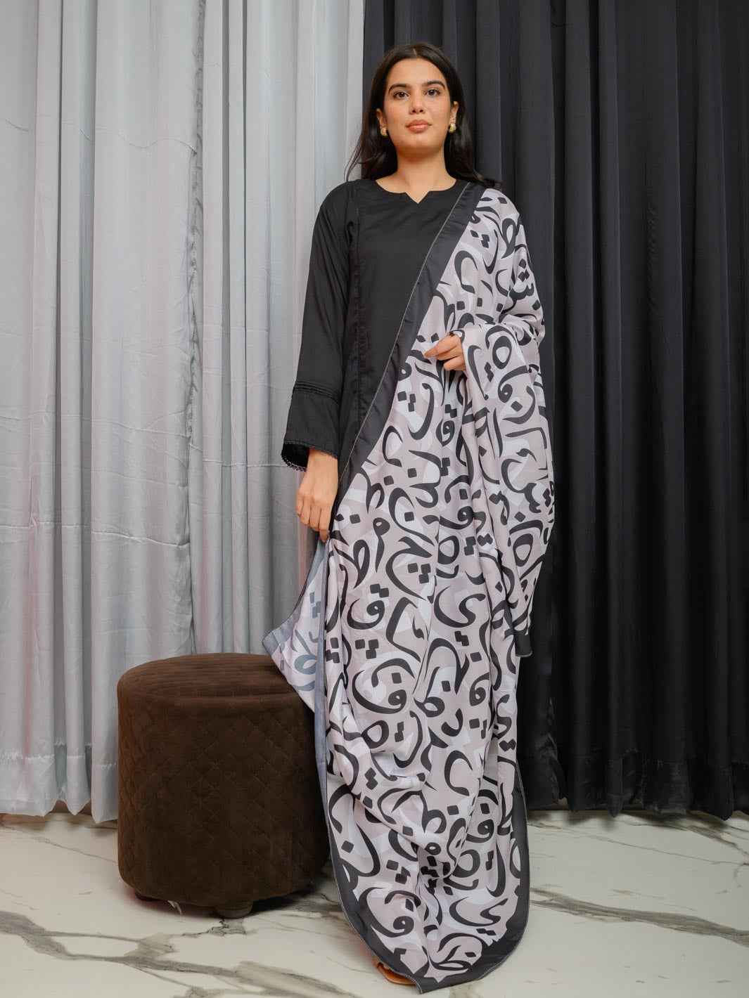 Hujoom Shawl (Black & White)