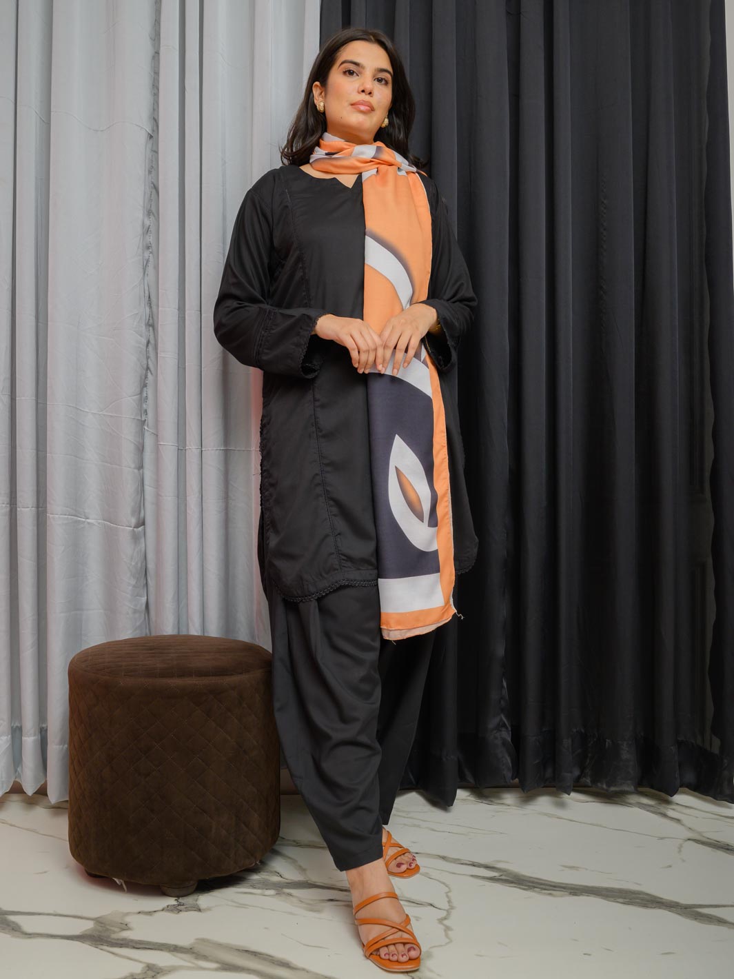 Huroof Ki Mehfil Dupatta (black and white)
