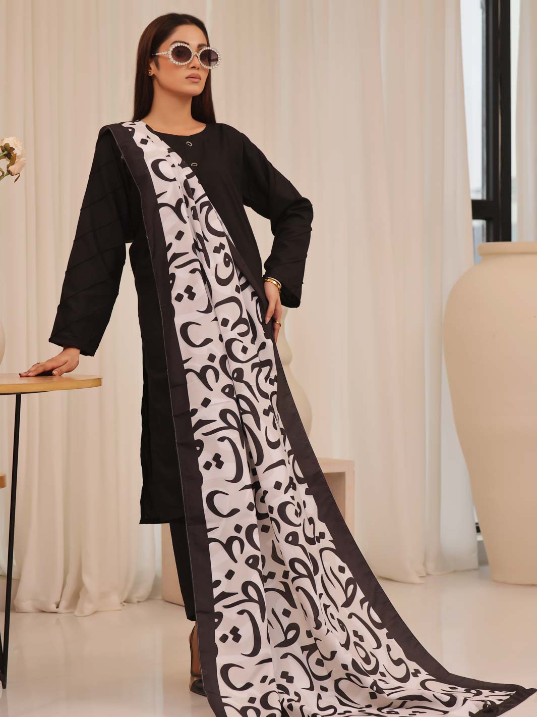 Hujoom Dupatta (White n Black)