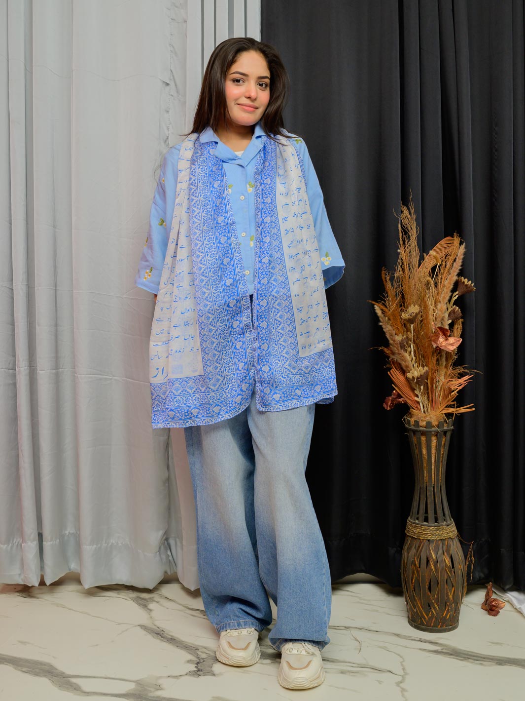 Vase e Faraz Stole (Blue)