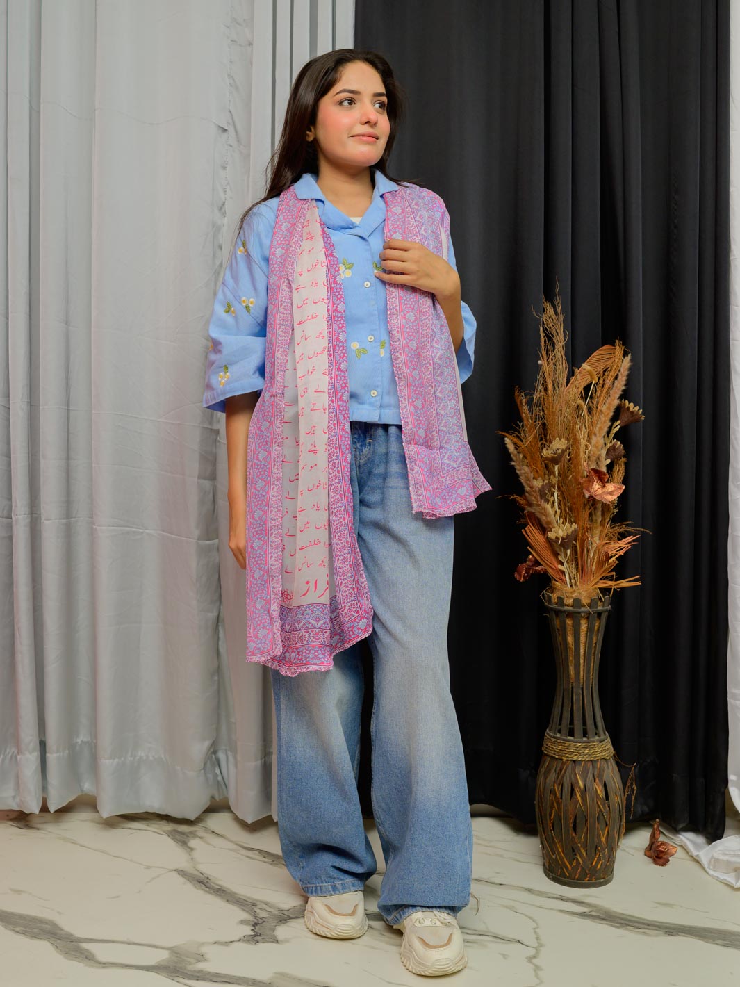 Vase e Faraz Stole (Pink)