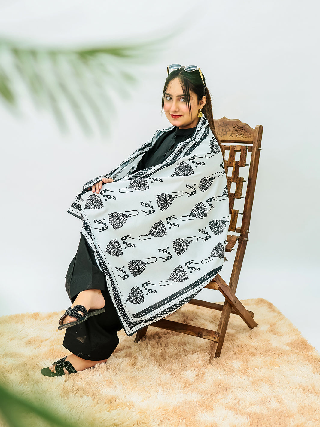 Jhumka Stole (White)