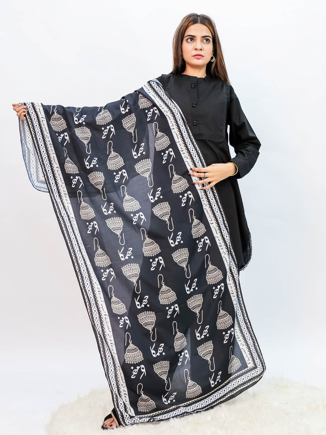 Jhumka Stole (Black n White)