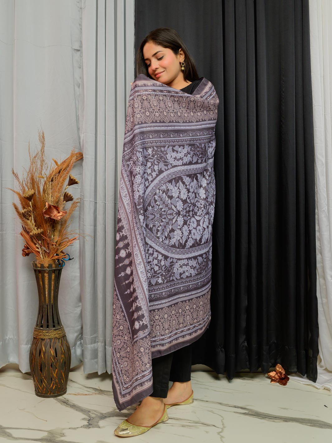 Mughal Darbar Dupatta (Black)